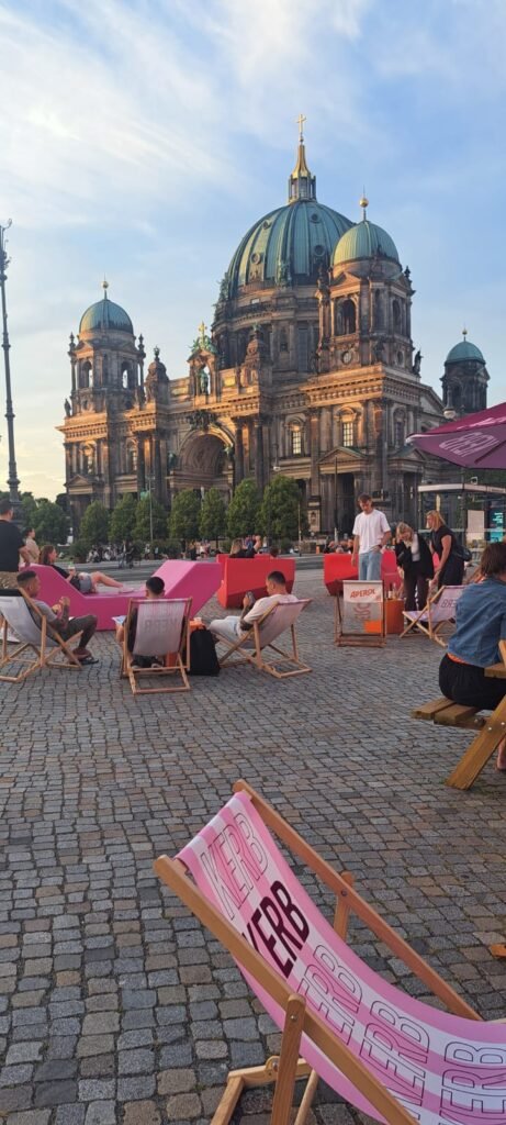 Berliner Dom Museum insel straatmuzikanten Berlijn